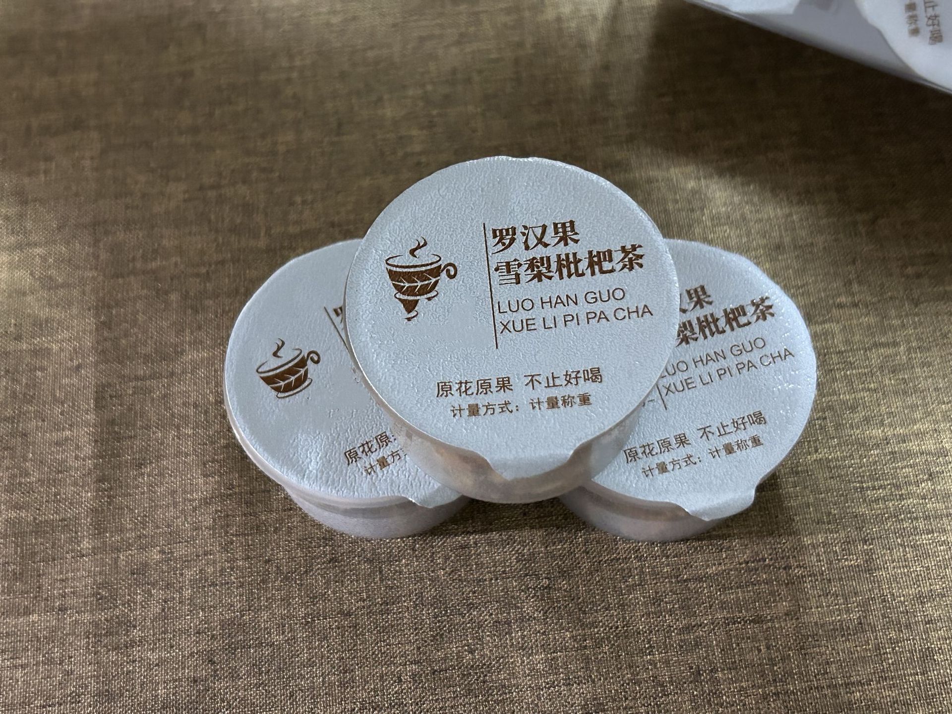 Xiao Guan Cha Herbal Wellness Tea Blend with Ginseng Longan Red Date Goji Chrysanthemum American Ginseng and Lingzhi 50g Cold Brew Sugar Free in use