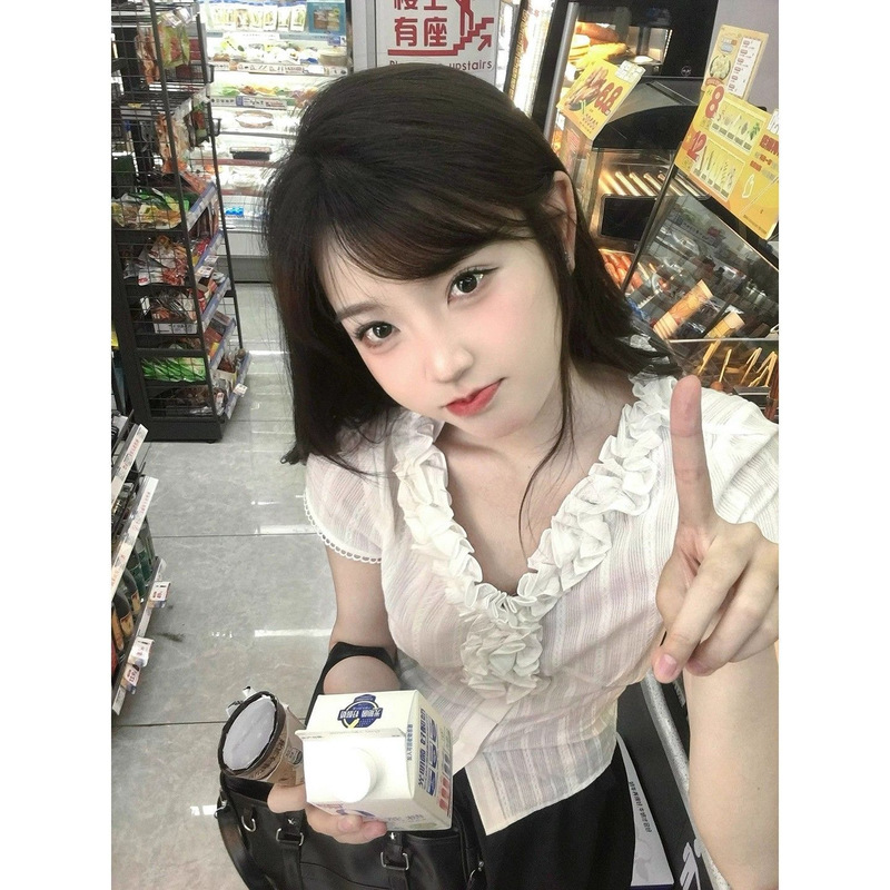 French V-Neck Retro White Short-Sleeved Shirt Summer New High-End Ruffled Lace Waist Slimming Look Top