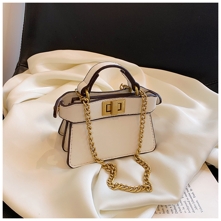 Nuovo stile di sfilata di celebrità di Internet di nicchia Stile di celebrità Stesso stile Borsa per rossetto con catena diagonale a mano con lucchetto a doppia faccia_voghion.com