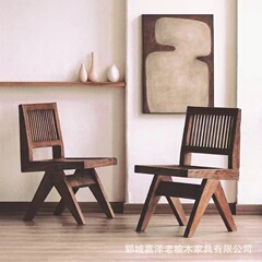 レトロな色の古い楡の木の椅子の古典的な風は背もたれの椅子の道具の新しい中国式の家具のテーブルと椅子の木の板の腰掛けを撮影します。