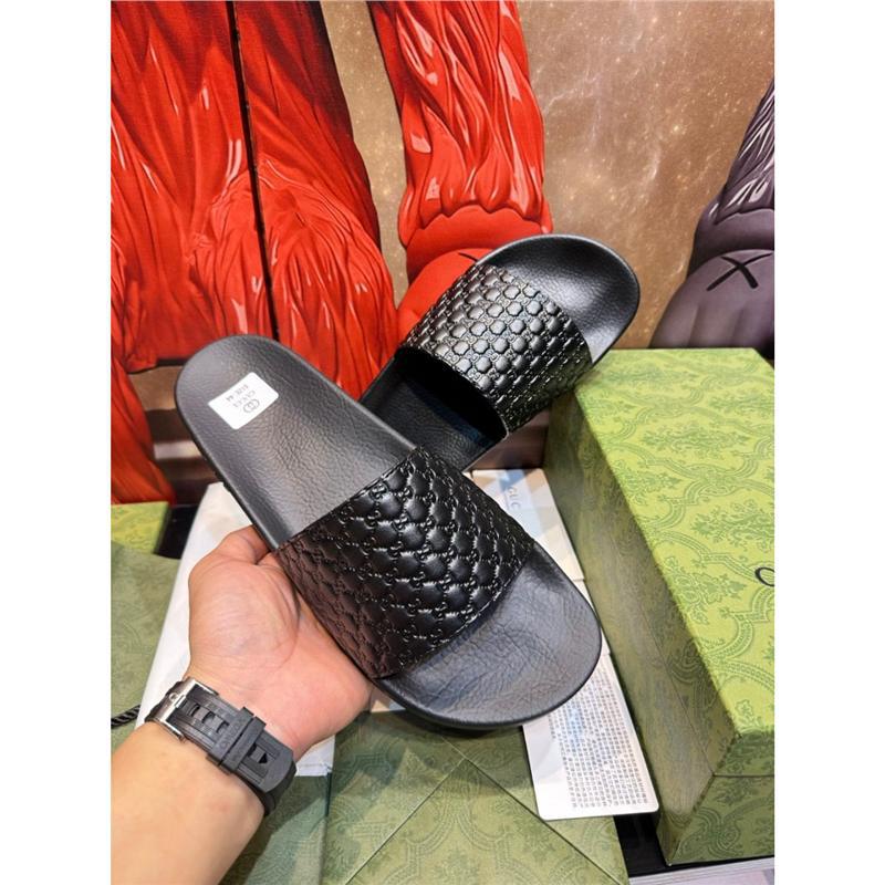 Zapatillas de pareja de moda europea y americana para hombres y mujeres, ropa exterior coreana, moda de personalidad universal, zapatillas frías caseras caseras ociosas.