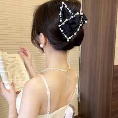 フレンチスタイルサテンビーズ三角形ヘアクリップ女性用ハイエンド2025新しいサメクリップ後頭部ヘアクリップ