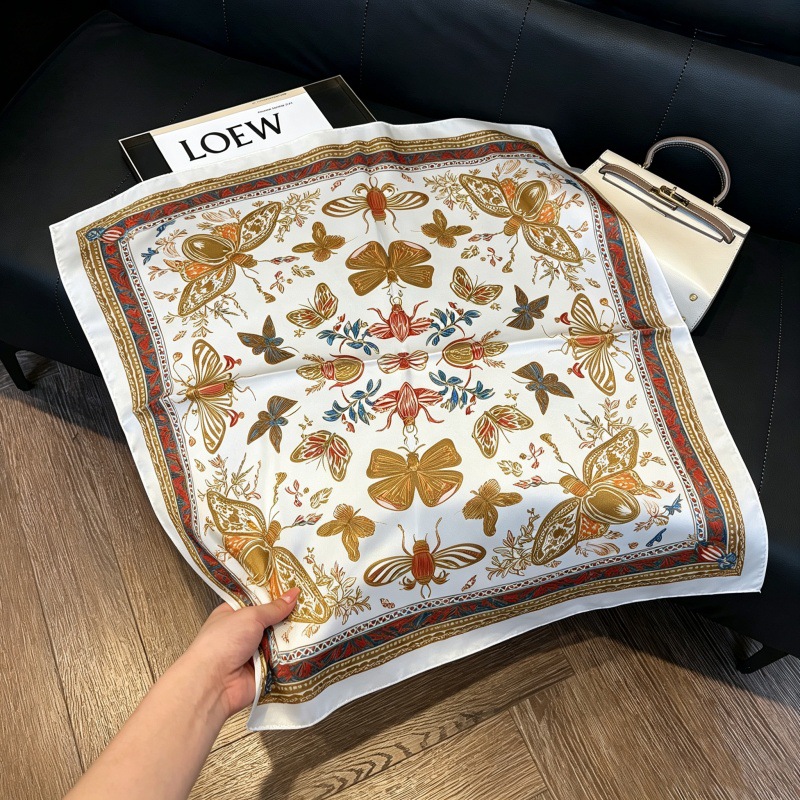 Colección 70*70 nuevo estilo bufanda de seda azul sensación de alta calidad imitación bufanda cuadrada de seda moda todo-fósforo bolsa atada bufanda de pelo