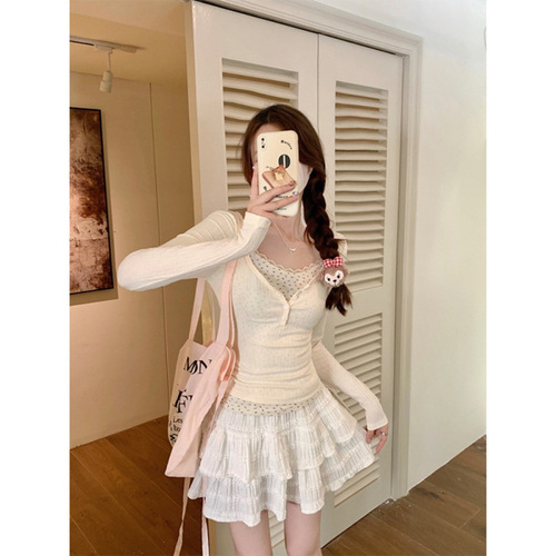 Sweet floral lace-trimmed short-sleeve mock-two-piece sheer-look T-shirt—slimming, cropped top with short sleeves