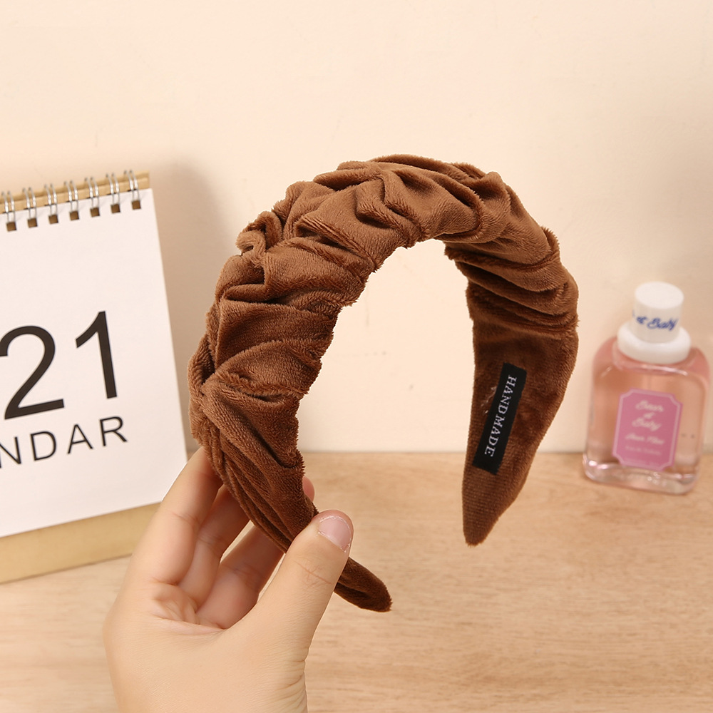 Fabric Fold Plush Headband Korean Simple Solid Color Headband Hair Accessories display picture 3