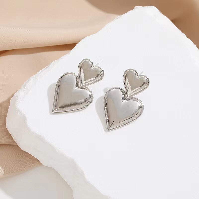 1 Pair Classic Style Heart Shape Plating Copper 24k Gold Plated Drop Earrings display picture 4
