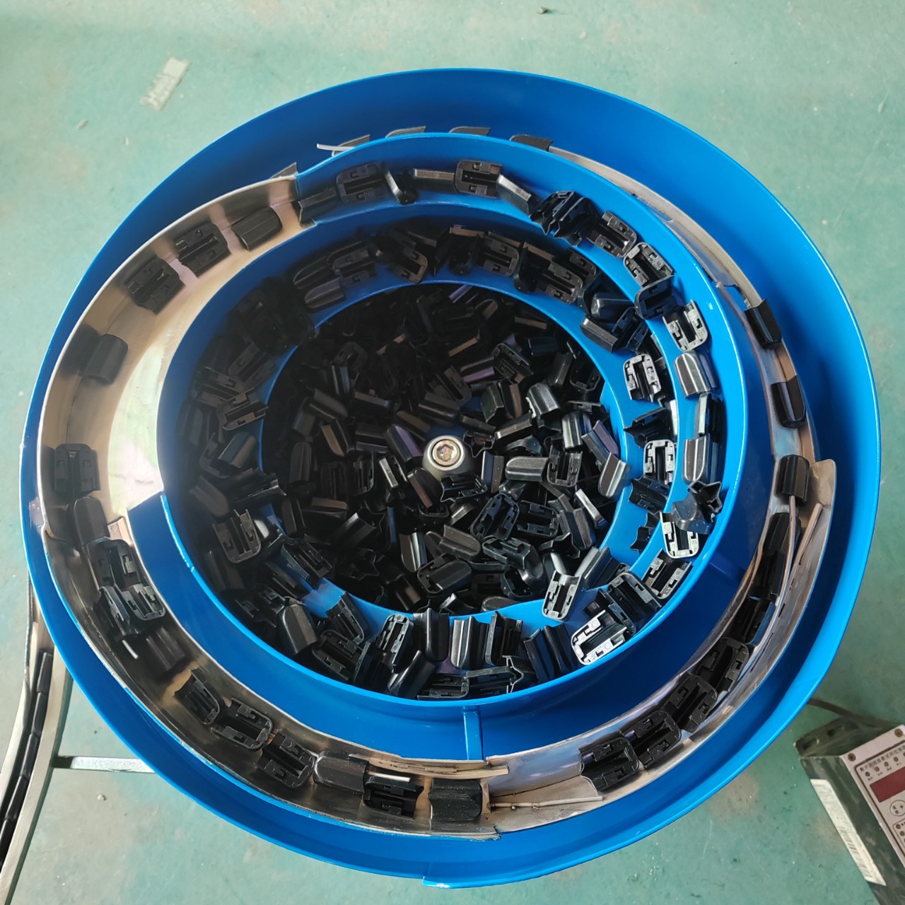 自动送料振动盘五金塑胶电子医疗包装自动组装机械设备量大从优