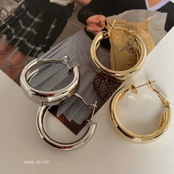 Korean-Style Wide Metal Hoop Earrings Trendy European and American Style Earrings Light Luxury High-End Ear Cuffs Fashion Simple Versatile Earrings