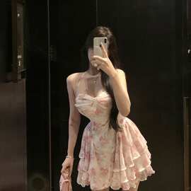 花苞法式碎花连衣裙夏季多巴胺吊带无袖收腰油画公主绝美蓬蓬短裙