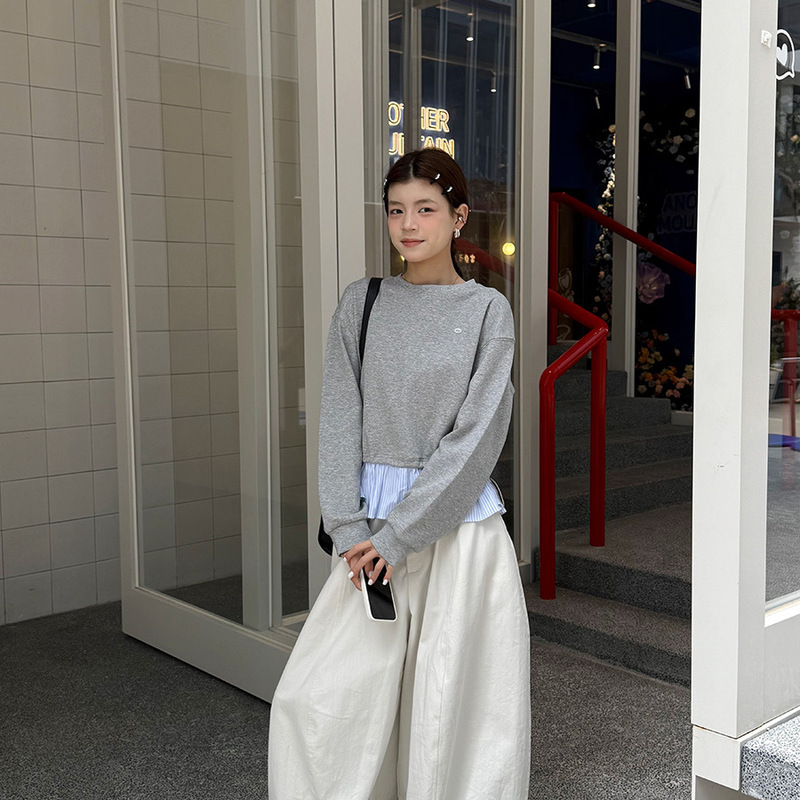 Linochun New Korean Style Ruffled Hem Patchwork Fake Two-Piece Round Neck Sweatshirt for Women 2026 Korean Style Age-Reducing Top Linochun New Korean Style Ruffled Hem Patchwork Fake Two-Piece Round Neck Sweatshirt for Women 2026 Korean Style Age-Reducing Top