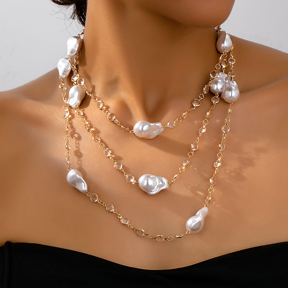 Minimalist Layered Necklace In Delicate Chains For Quiet Luxury_voghion.com