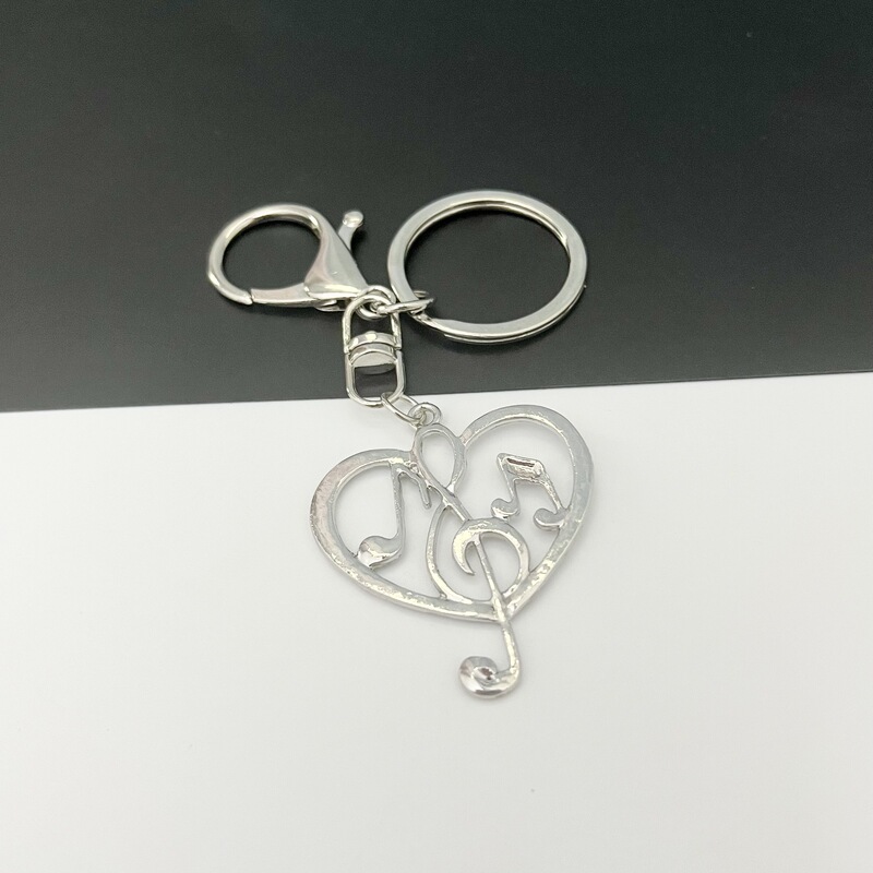 European and American Cross-Border Alloy Heart Music Symbol Keychain Female Aesthetic Treble Clef Pendant Versatile Backpack Pendant