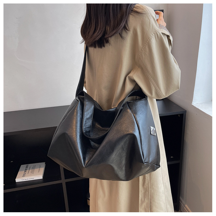 Femmes Moyen Faux Cuir Couleur Unie Mode Carré Fermeture Éclair Sac Bandoulière display picture 17