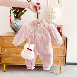女宝宝夹棉连体衣婴儿中国风秋冬加绒外穿爬服幼儿周岁满月哈衣
