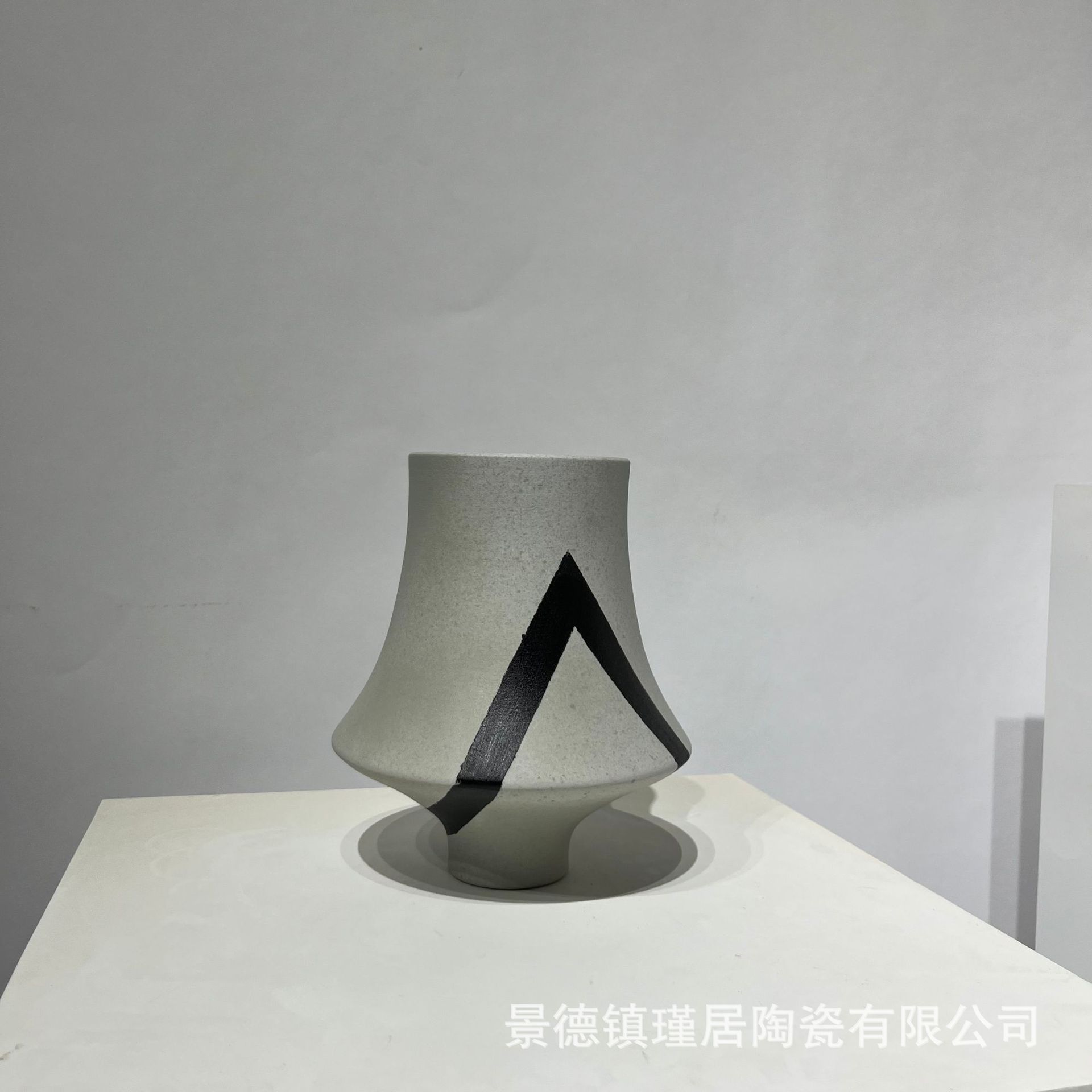 简约陶瓷花瓶客厅、桌面、玄关、落地摆件 新中式手工拉柸绘画线