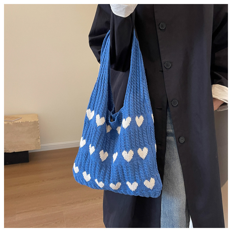Women's Medium Knit Heart Shape Basic Classic Style Bucket Open Shoulder Bag display picture 9