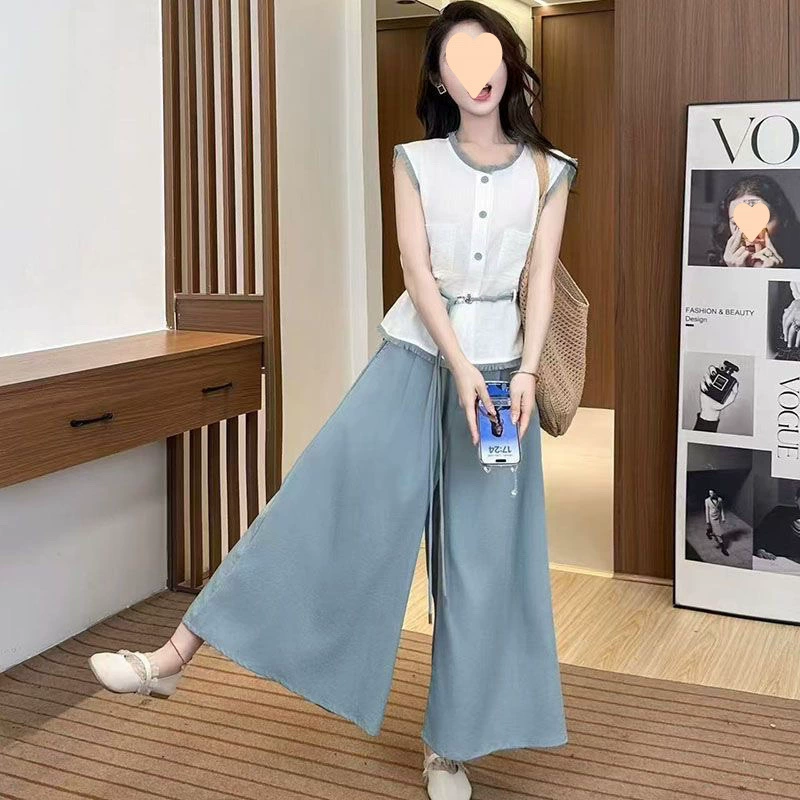 Белый безрукавный жилет + синие брюки с широкими штанинами три четверти, женский костюм из двух предметов, лето 2025, новый дизайн с необработанными краями