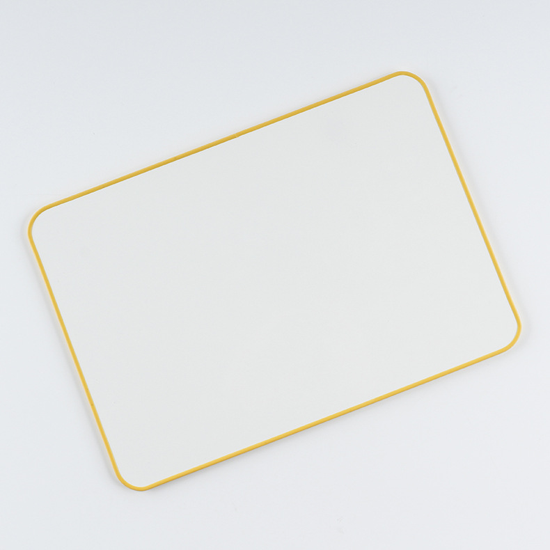 노란색에는 6개의 버튼이 있습니다.