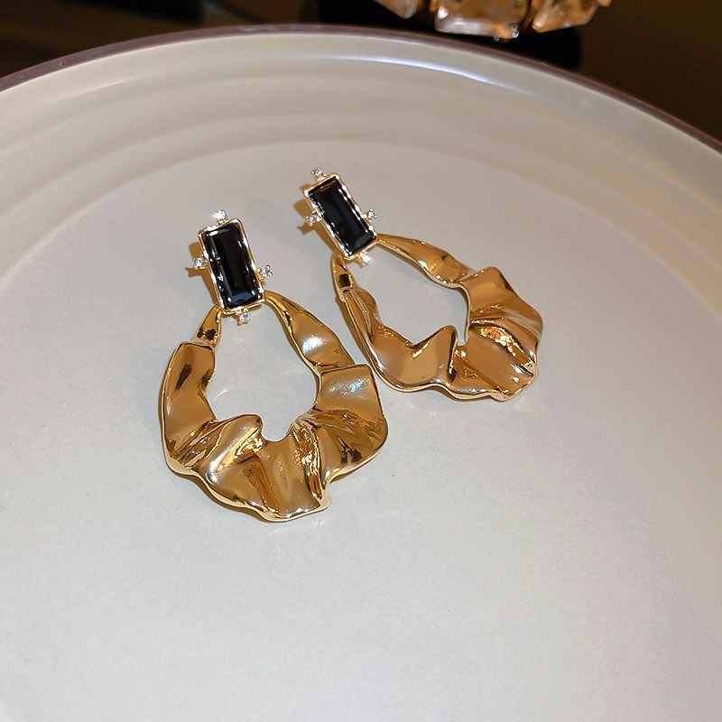 Pendientes de borla de flor de metal con aguja de plata Pendientes de temperamento de moda Pendientes exagerados de nicho europeo y americano