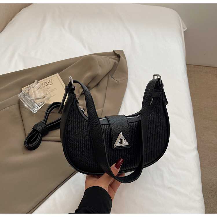 The 2025 new underarm bag for women is a simple and versatile single-shoulder crossbody bag. It is a popular and niche designer crescent-shaped women's bag undefined