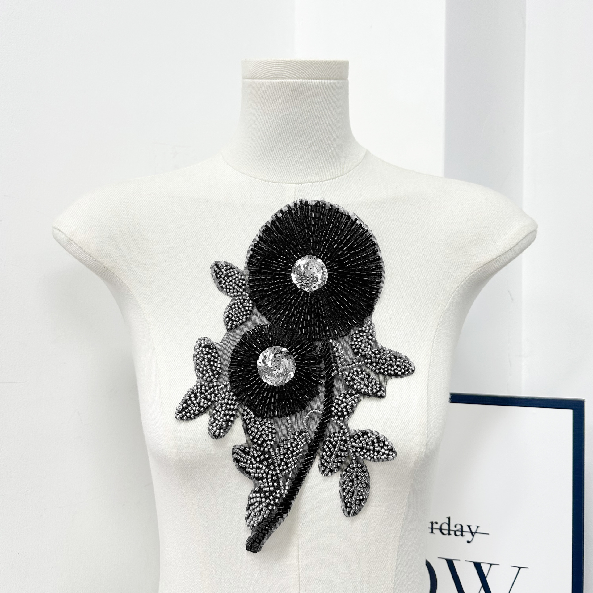 Guangzhou cuentas negras bordadas flores accesorios de ropa DIY parche de decoración vestido de boda bolsas zapatos parches sombreros