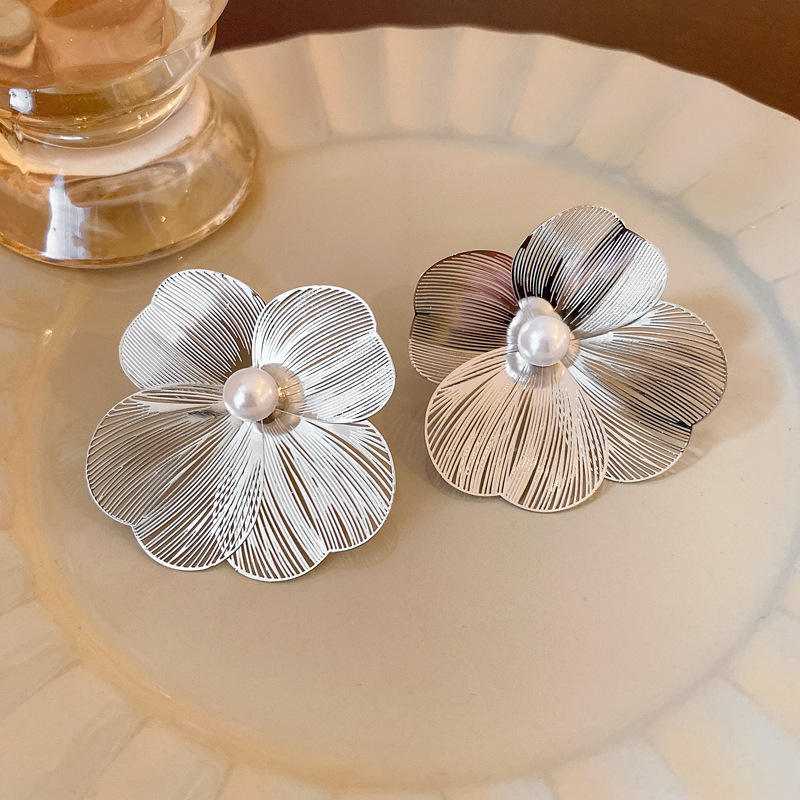 Ear Studs Classification 1 Pair Quantity Holiday, Daily Occasion 1 Pair Simple Style Flower Inlay Copper Pearl Ear Studs