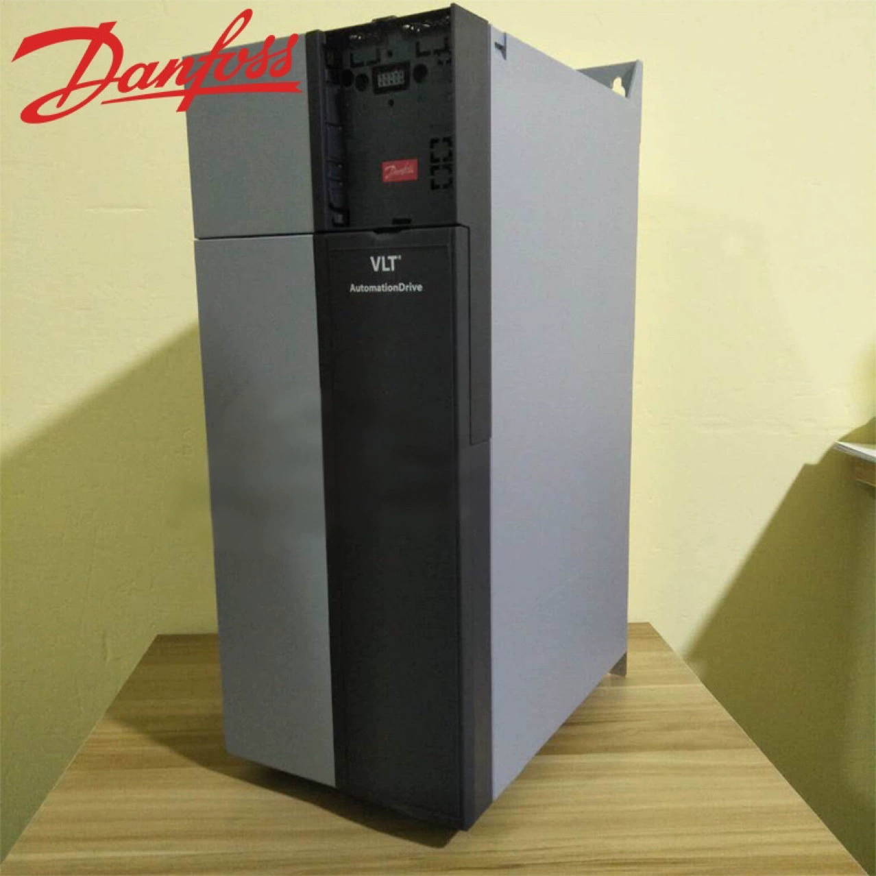Инвертор Danfoss 360FFC-360H55KT4E20H2XXCDXXSXXXXAXBX55KW универсального типа