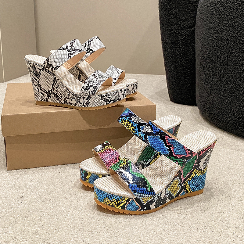 European and American style colorful snake-print wedge sandals, women's new summer collection, thick-soled platform sandals with a one-strap design and open-toe high heels European and American style colorful snake-print wedge sandals, women's new summer collection, thick-soled platform sandals with a one-strap design and open-toe high heels