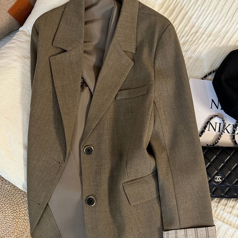 Khaki Korean-style retro women's blazer, 2026 spring new collection, striped sleeves, elegant blazer top