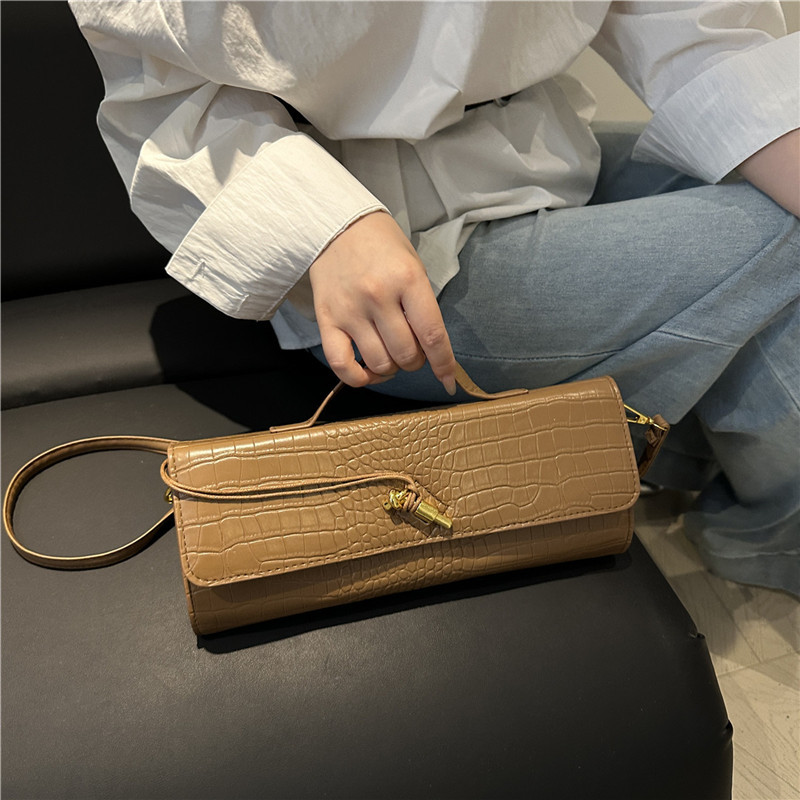 2025 verano temperamento tendencia nuevo temperamento bolso de palo francés con bloqueo diagonal bolso horizontal bolso de mensajero de un solo hombro bolso femenino