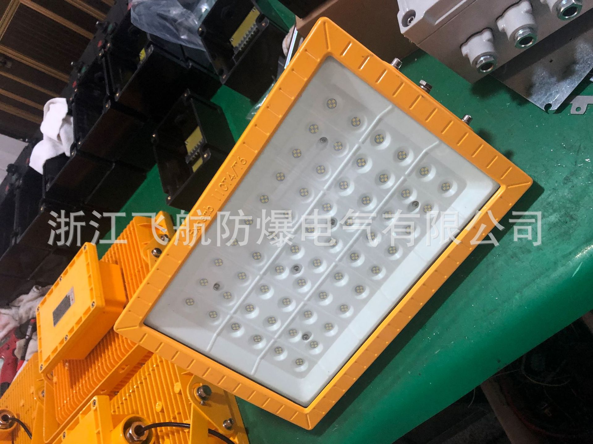 T-BT6930 LED����Ͷ���