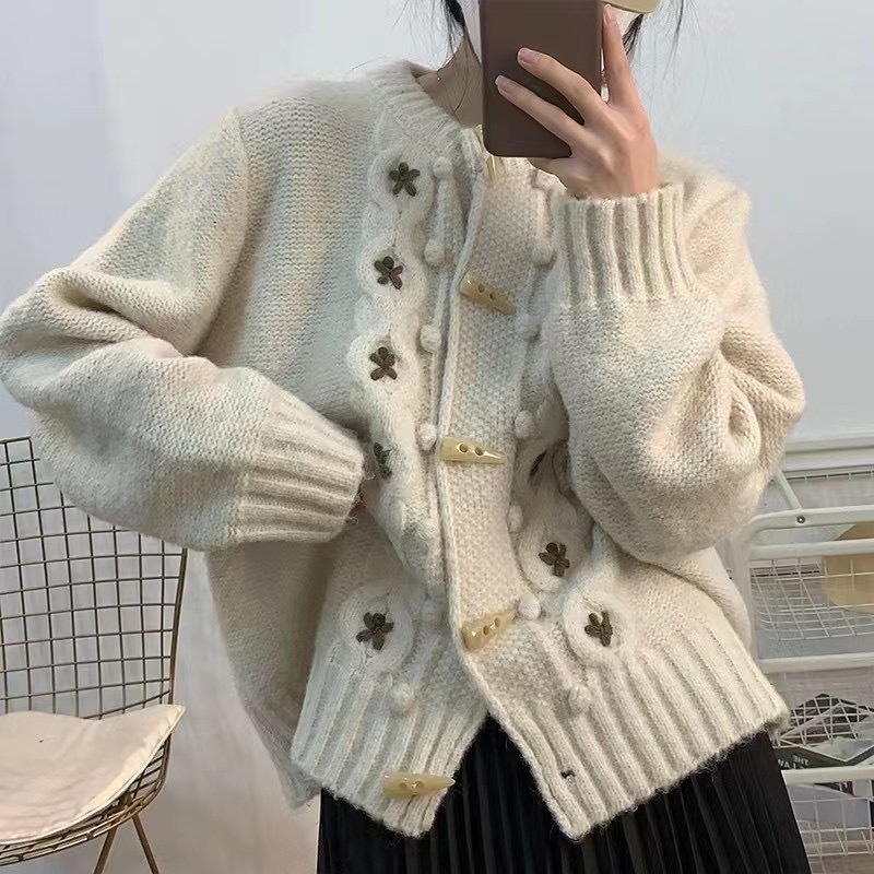 여성을 위한 가을, 겨울 새로운 중공업 손으로 뜨개질한 뿔 단추 스웨터 재킷 여성용 느슨하고 부드럽고 다재다능한 니트 가디건