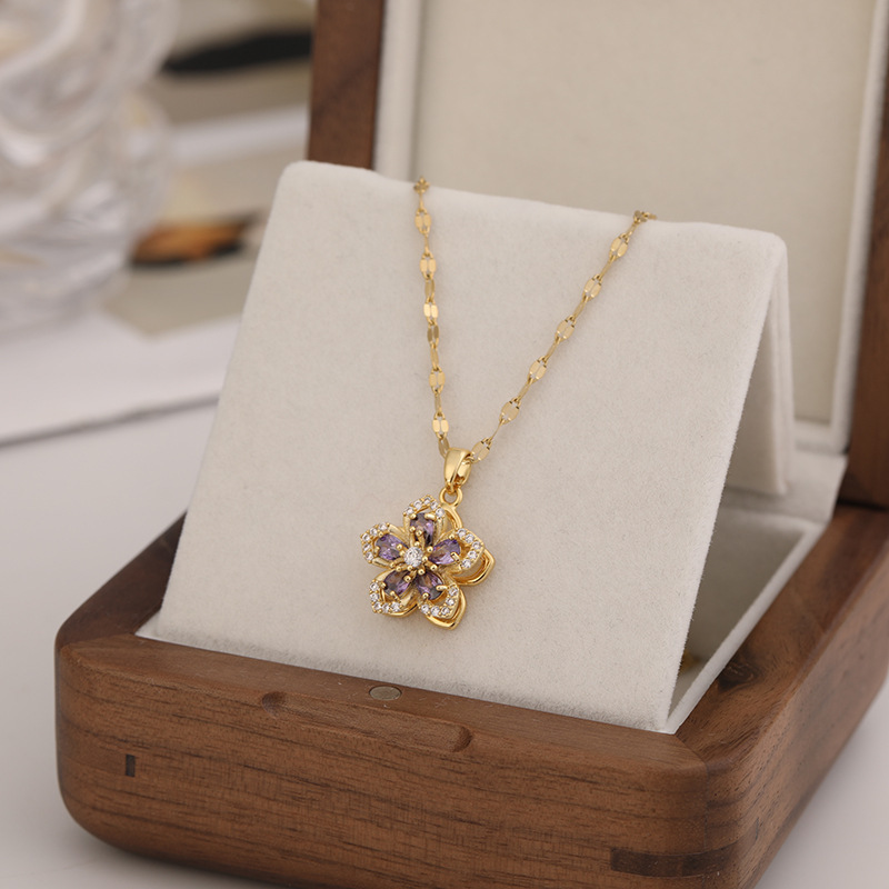 Colgante giratorio de doble capa con flor de cinco pétalos y circonita púrpura, en collar de acero de titanio, para mujer.