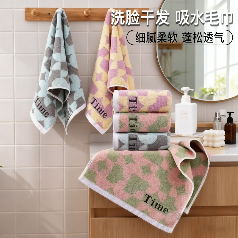 수건은 물을 흡수하고 보풀이 잘 안 남으며, 가정용으로 두껍고 부드러운 세안 수건, 국경을 넘는 만화 프린트가 있는 가정용 어린이 수건입니다.