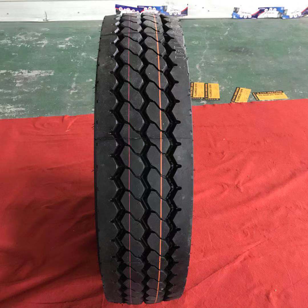 厂家供应拖挂运输车13R22.5 真空全钢载重货车轮胎工程车重卡车