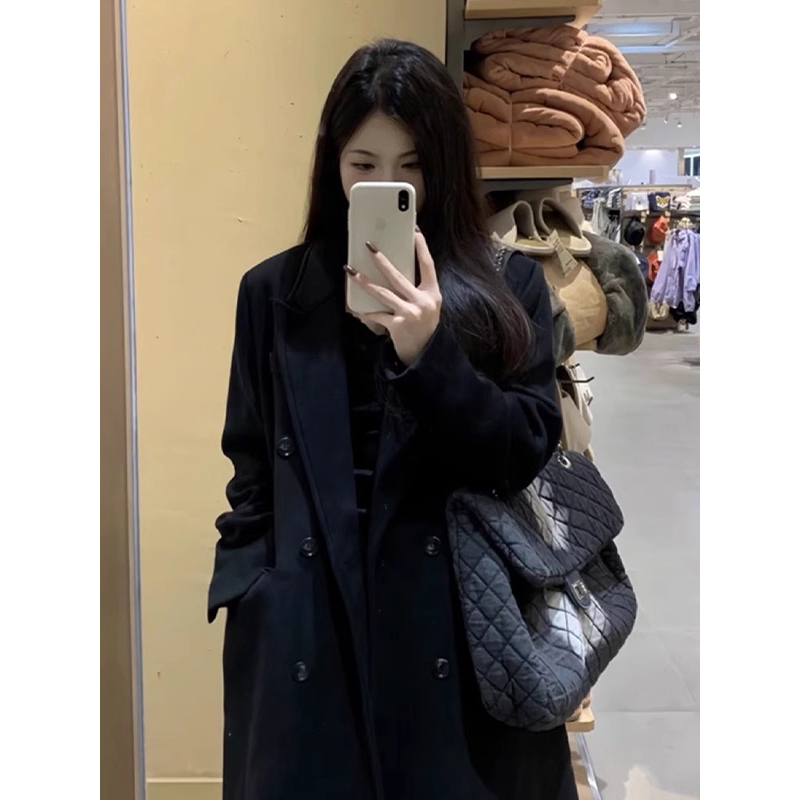 Long black demi-season quilted keep warm woolen coat, mid-length