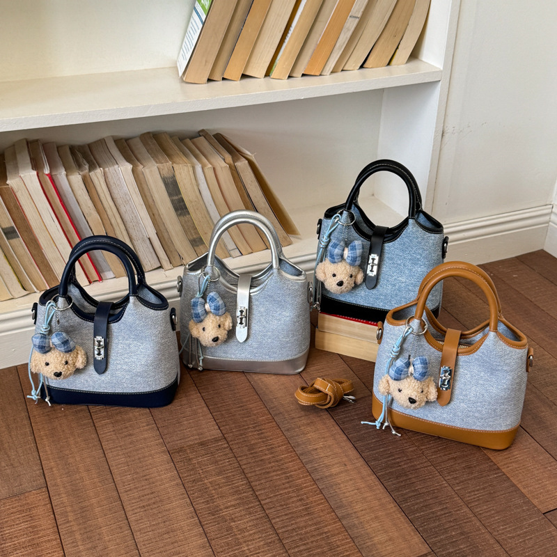 Bolsa de mano de color chocante para mujeres 2026 nueva moda versátil bolso de cubo de verano mochila de viaje