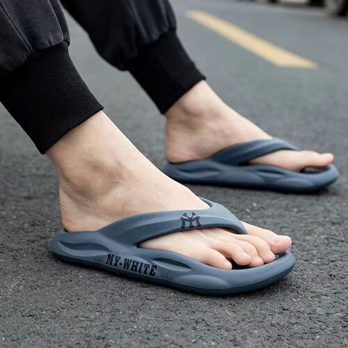 EVA new flip-flops: Non-slip, wear-resistant, soft-soled men's sandals with thick, sturdy soles.