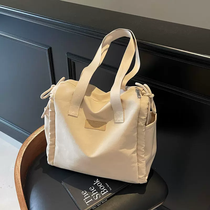 日韩简约休闲单肩包大容量纯色轻便外出妈咪包百搭通勤手提布袋女