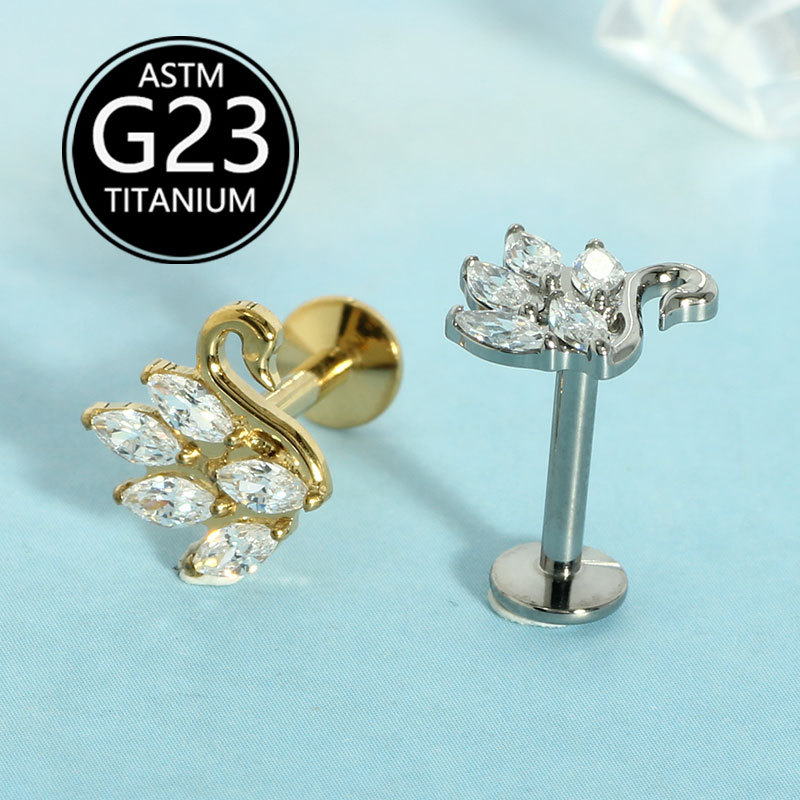 16G labret stud size and finish detail