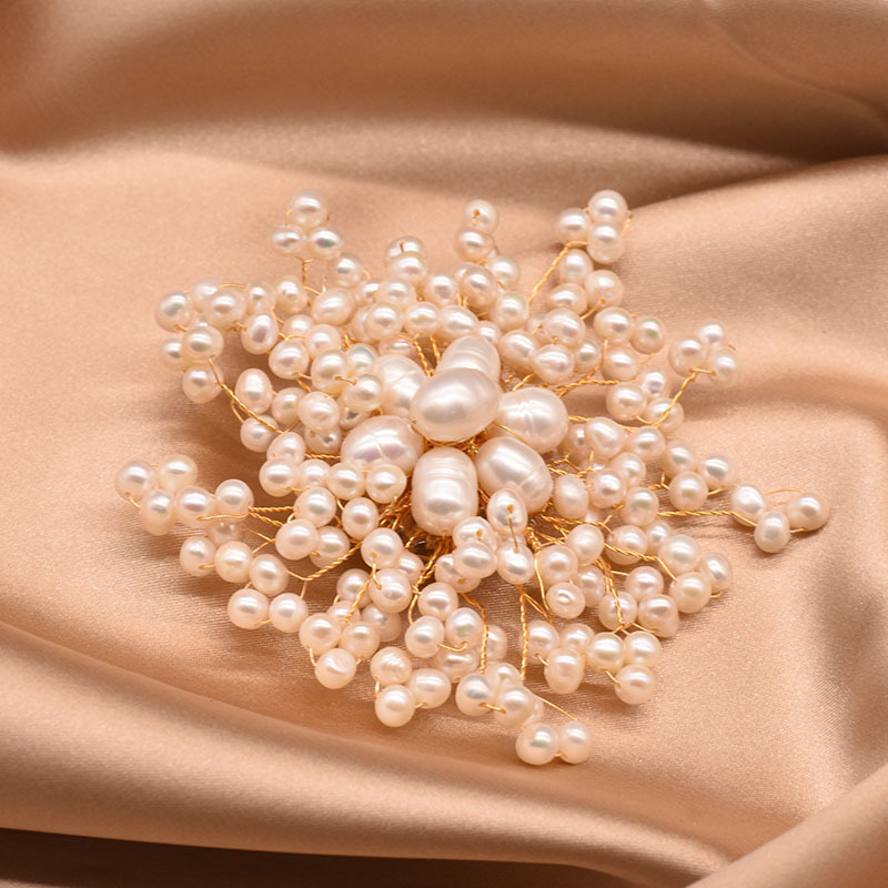 Broche de perlas de alta calidad nicho de gama alta broche joyería epoxi rosa copo de nieve accesorios de ropa personalizada al por mayor image 11