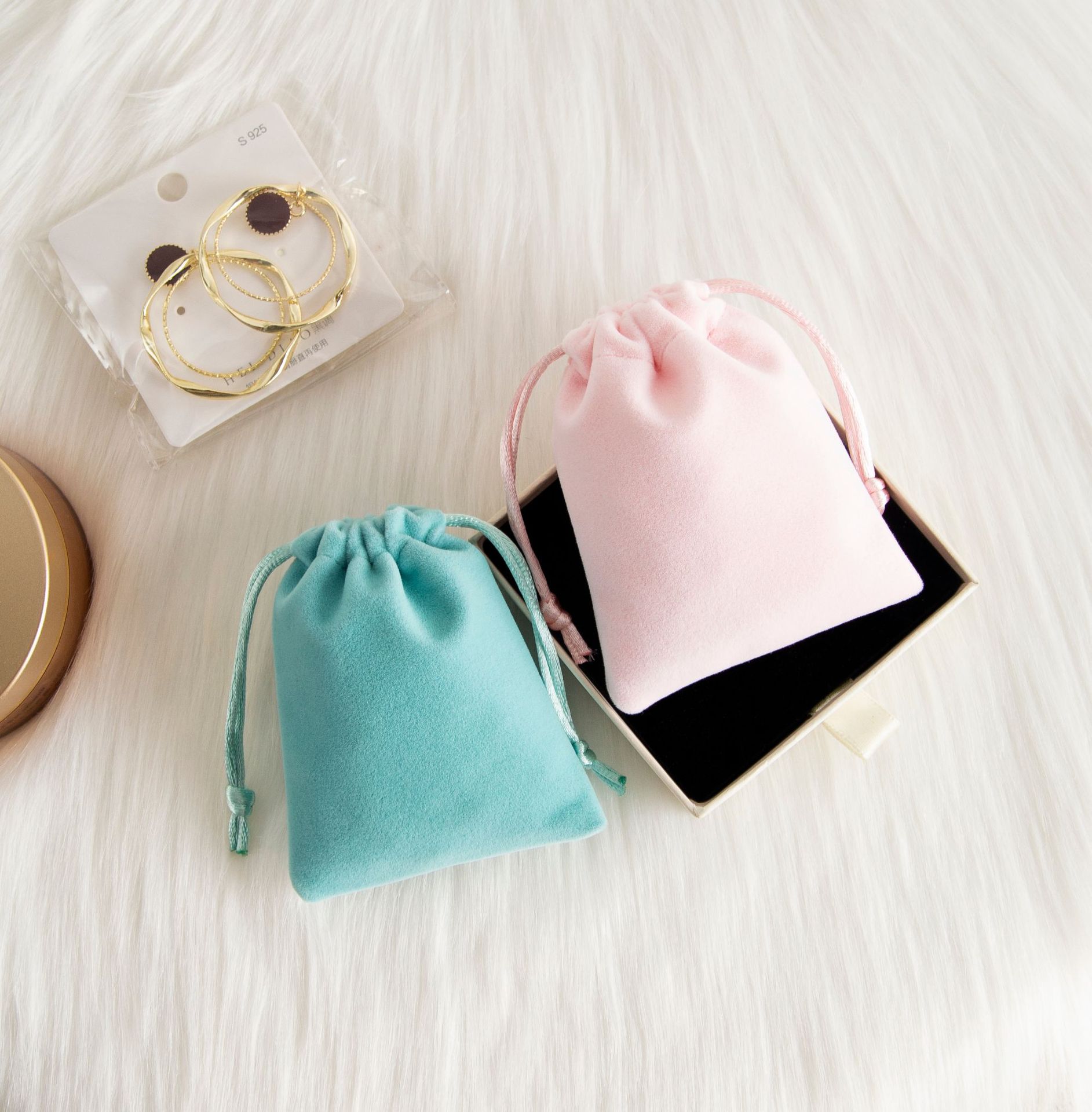 1 Piece Flannel Simple Style Daily Solid Color Jewelry Packaging Bags display picture 4