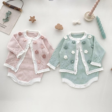 春ins婴幼儿撞色可爱圆领针织上衣女宝手钩花朵吊带哈衣2件套装