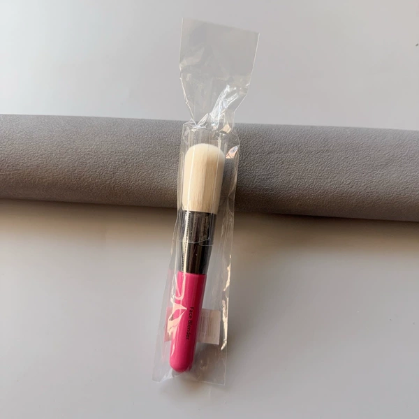 Small face blush, fuchsia brush