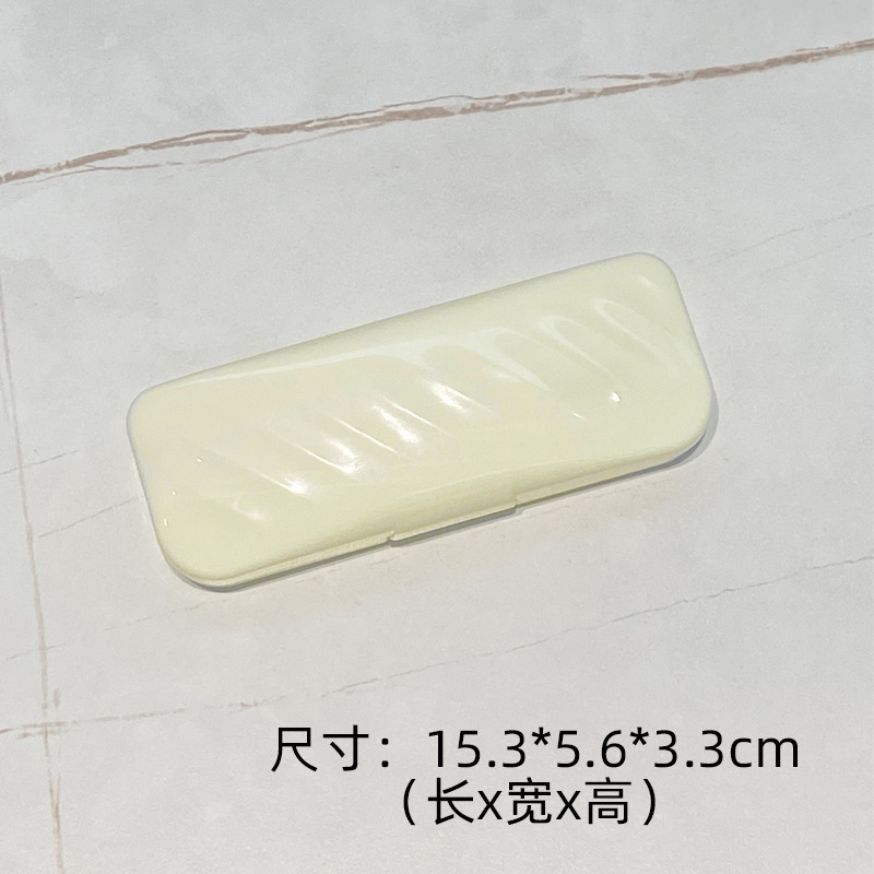 メガネケースのロゴ包装とセットの雲が天地カバーを包んでいます。|undefined