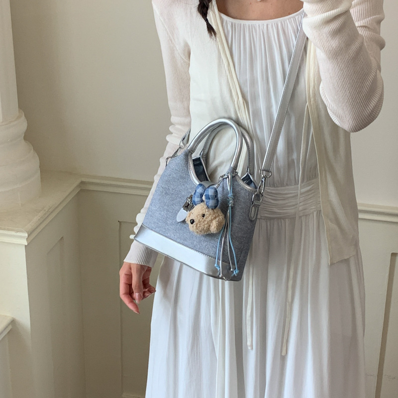 Bolsa de mano de color chocante para mujeres 2026 nueva moda versátil bolso de cubo de verano mochila de viaje