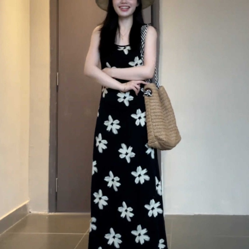 法式海边度假黑色吊带碎花连衣裙子女夏季2025新款小个子气质长裙|undefined