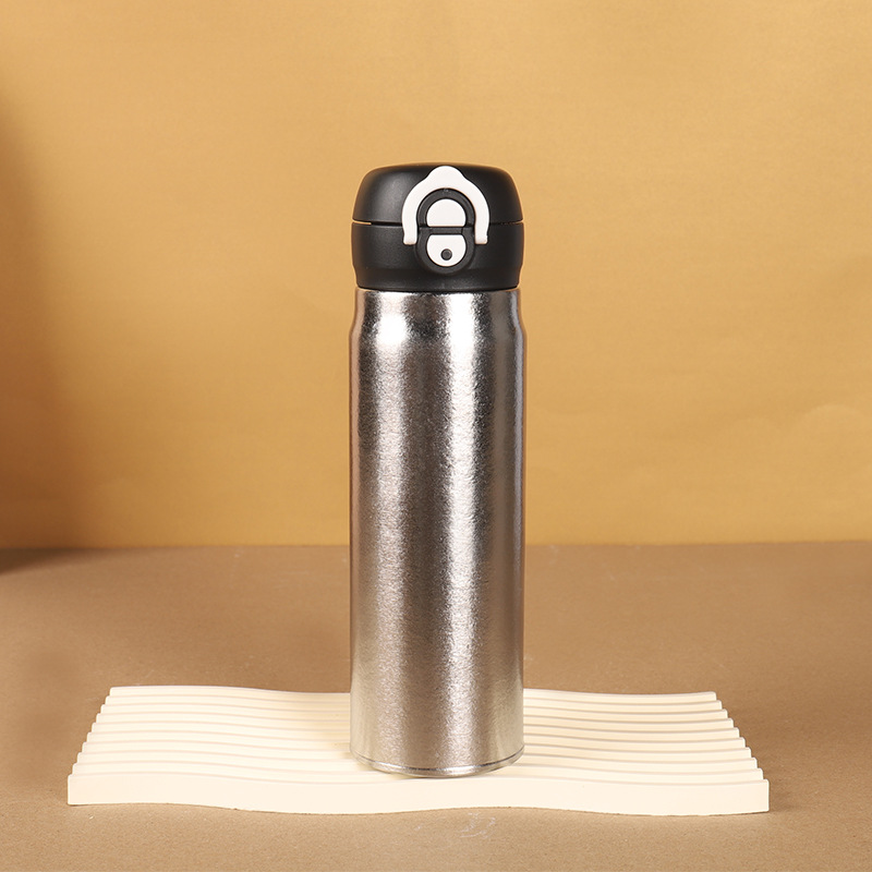 Tapa de aislamiento térmico con tapa de rebote simple de titanio puro, taza de agua portátil para automóvil de sensación avanzada, taza de titanio antibacteriano para exteriores