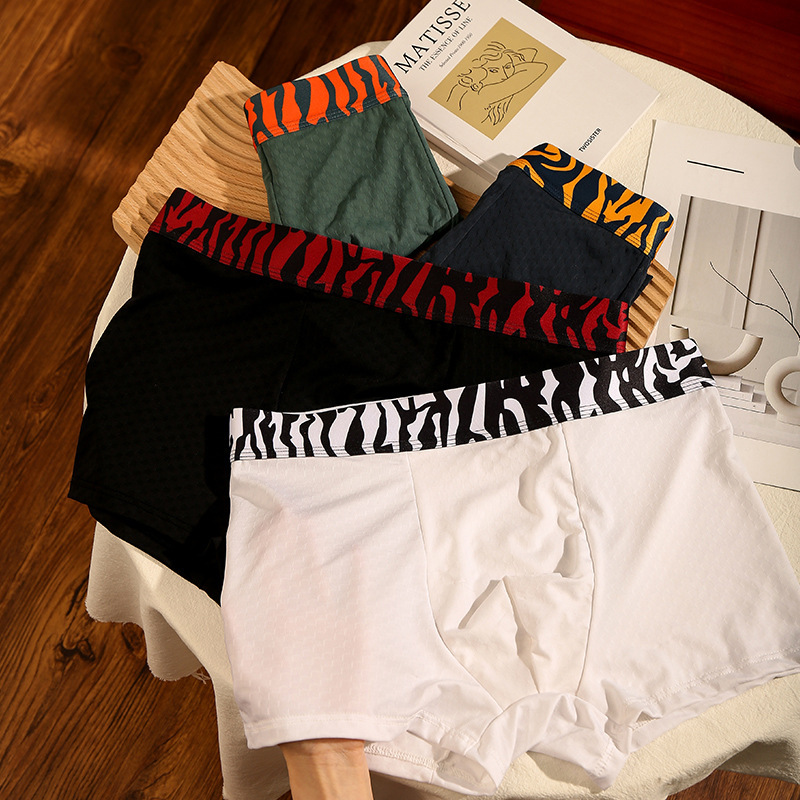 New Cool Summer Men's Underwear Made of Ice Silk Fabric, Breathable Boxer Briefs, Antibacterial and Quick-Drying Underwear New Cool Summer Men's Underwear Made of Ice Silk Fabric, Breathable Boxer Briefs, Antibacterial and Quick-Drying Underwear