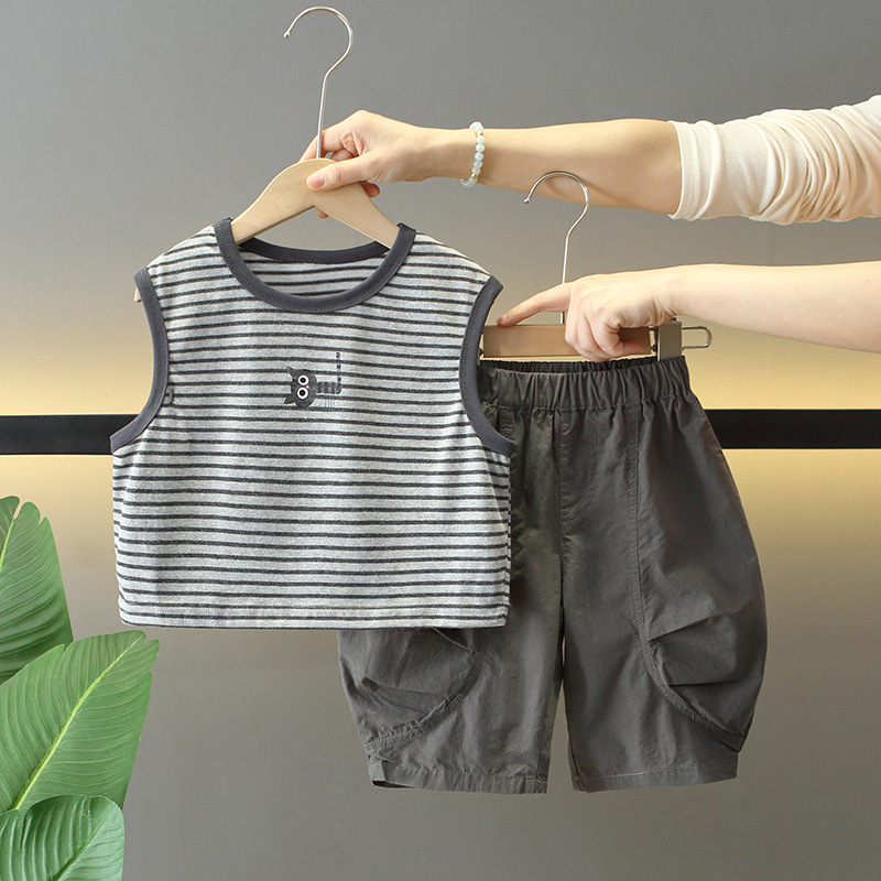 8078 traje de chaleco sin mangas de verano para niños 2025 nueva versión coreana para niños de dos piezas ropa de verano para bebés de moda
